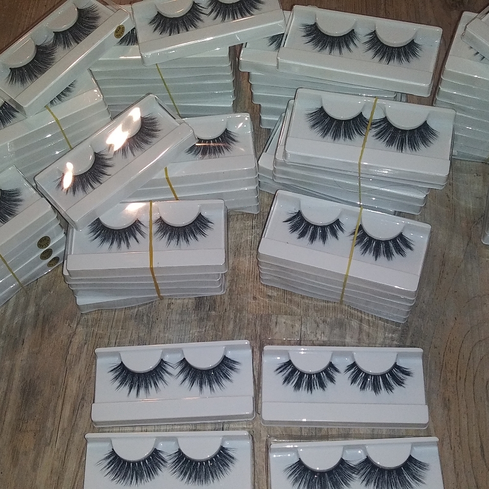 Lashes - Picture 2 of 5